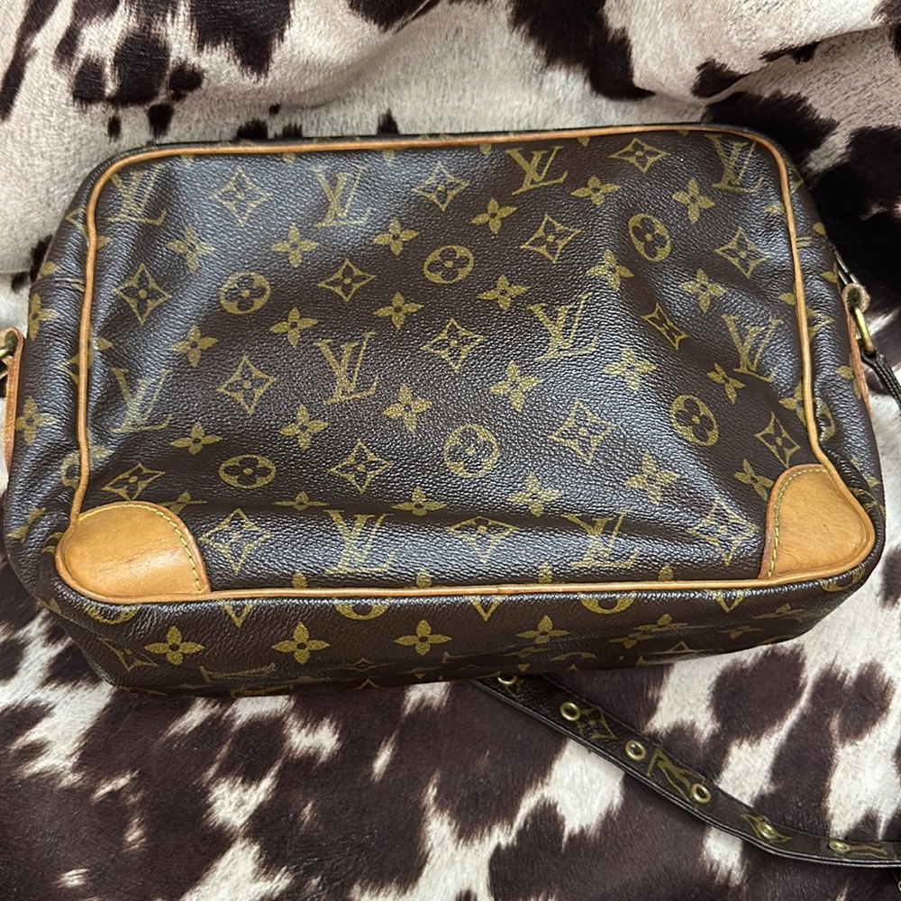 Louis Vuitton Nile - Picture 2 of 9